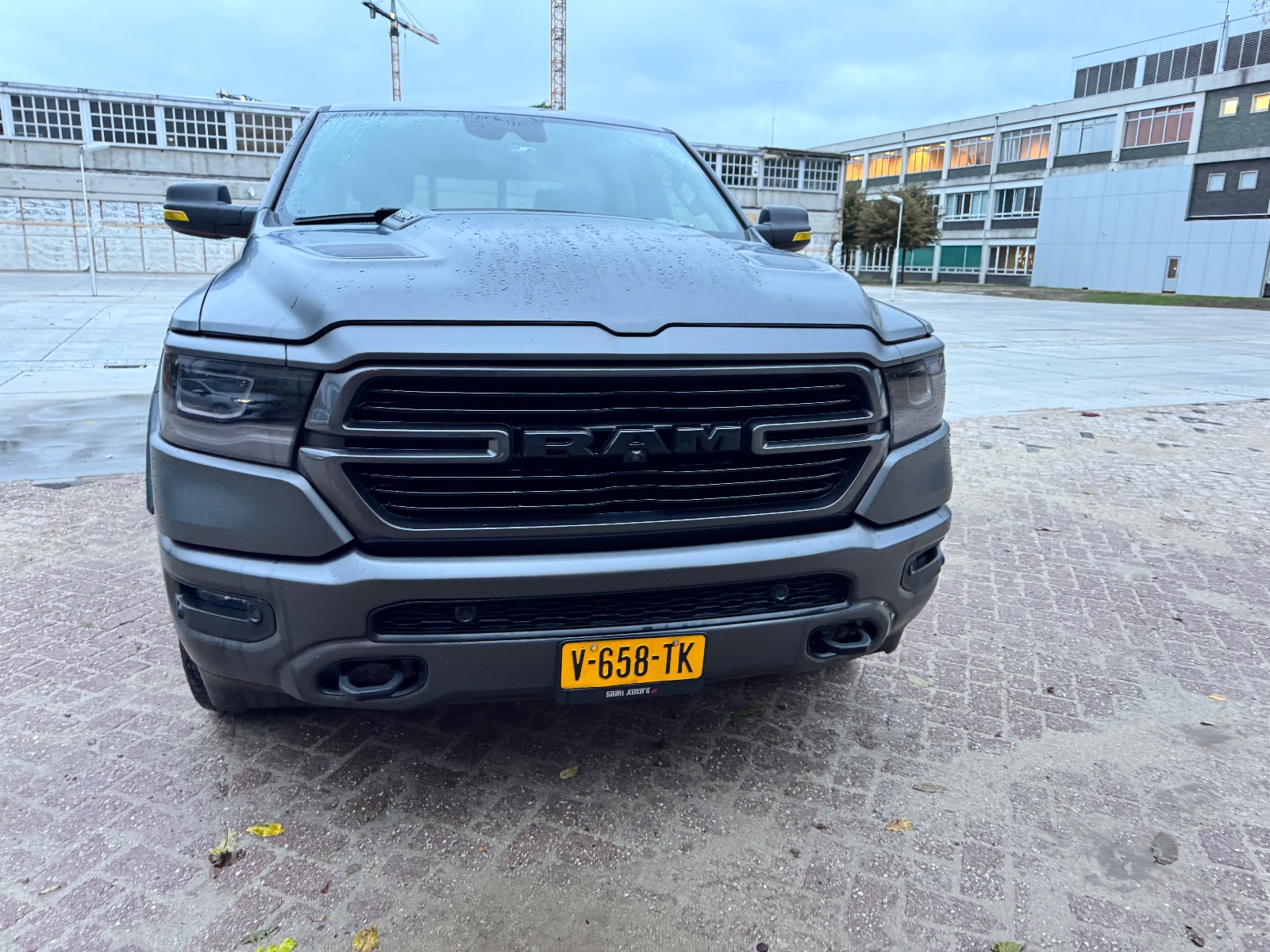 Dodge RAM 1500 5.7 • 401 pk 2018 foto 7 in Utrecht | araba.nl