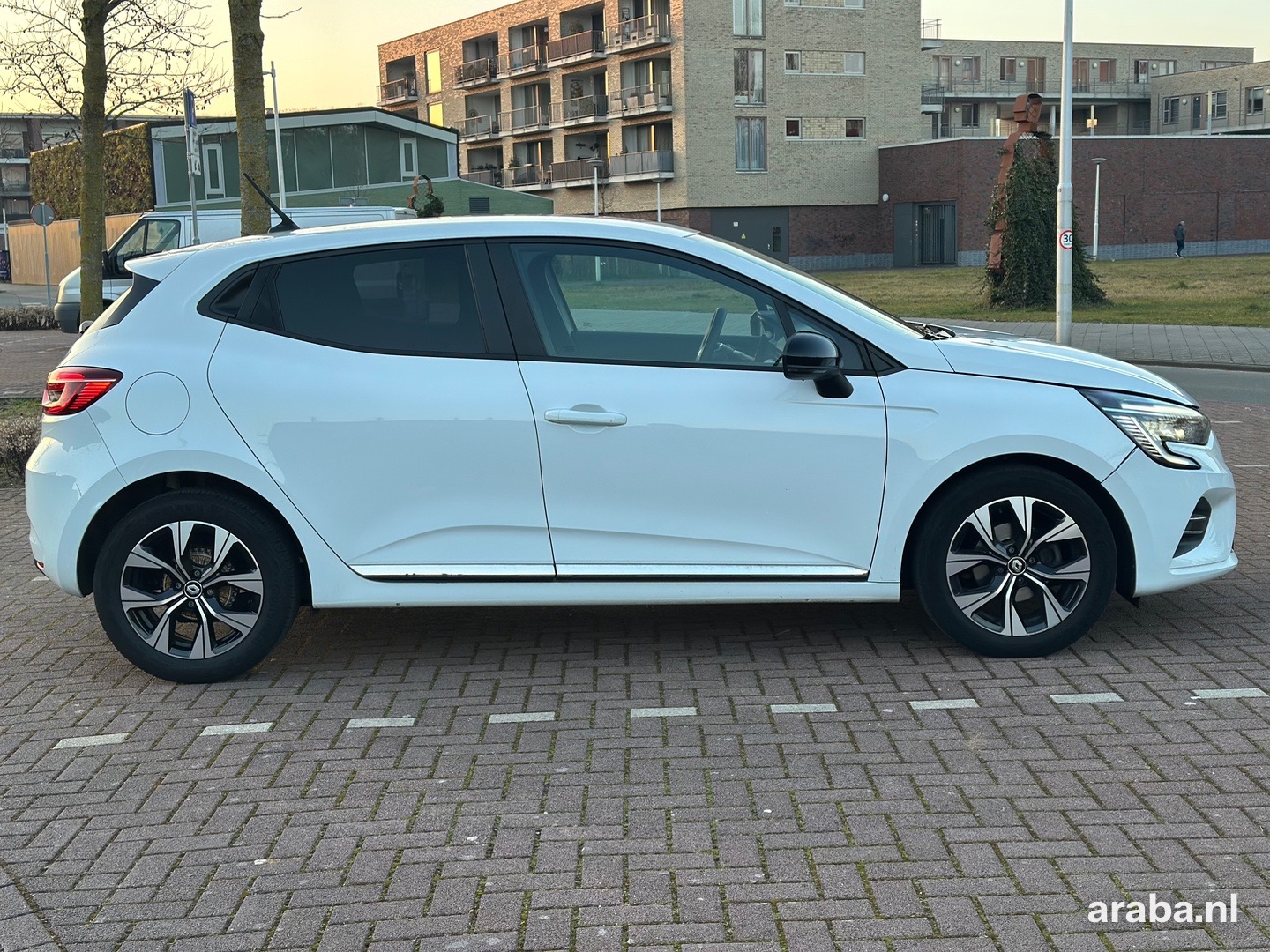 Renault Clio 1.0 • 91 pk 2022 foto 8 | araba.nl