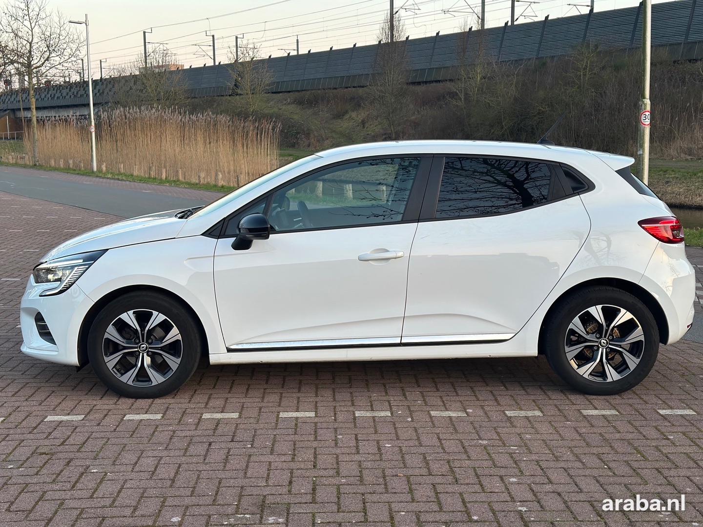 Renault Clio 1.0 • 91 pk 2022 foto 4 | araba.nl
